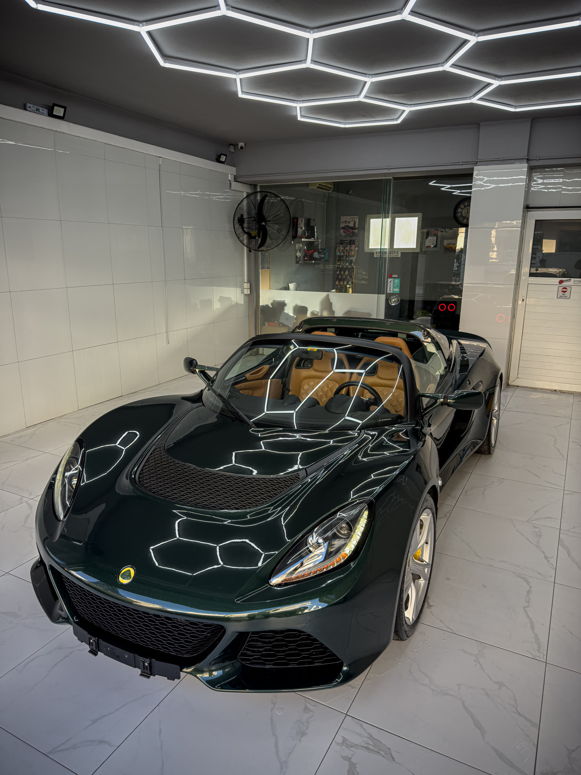 Lotus κάτω από εξάγωνα LED